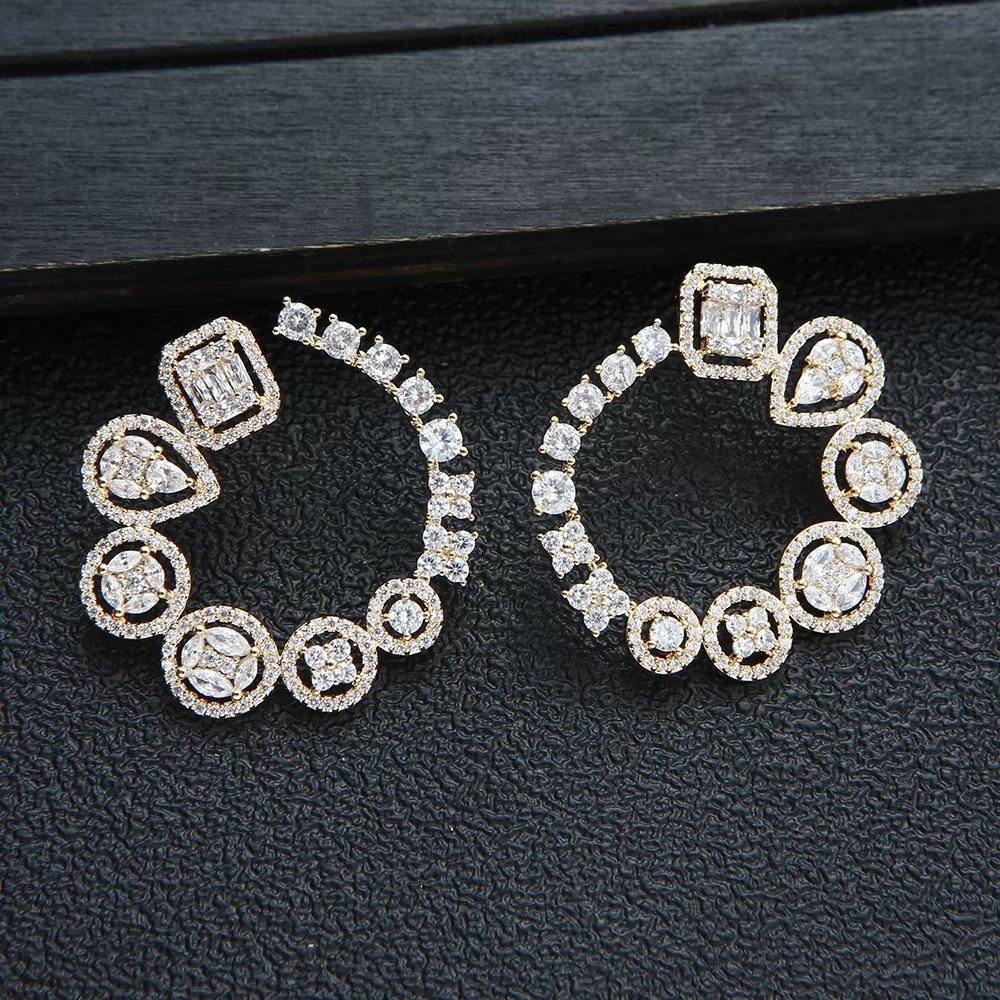 Women Accessories Dubai - Orecchini rotondi di lusso per le