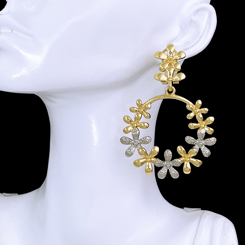 Orecchini Pendenti Grandi da D - Women Accessories Dubai recensione e prezzo