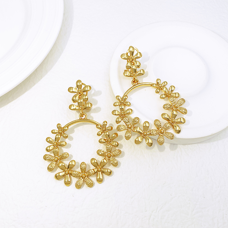 Orecchini Pendenti Grandi da D - Women Accessories Dubai recensione e prezzo