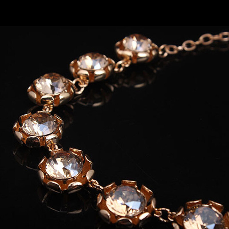 Nuova collana di cristallo di  - Women Accessories Dubai recensione e prezzo